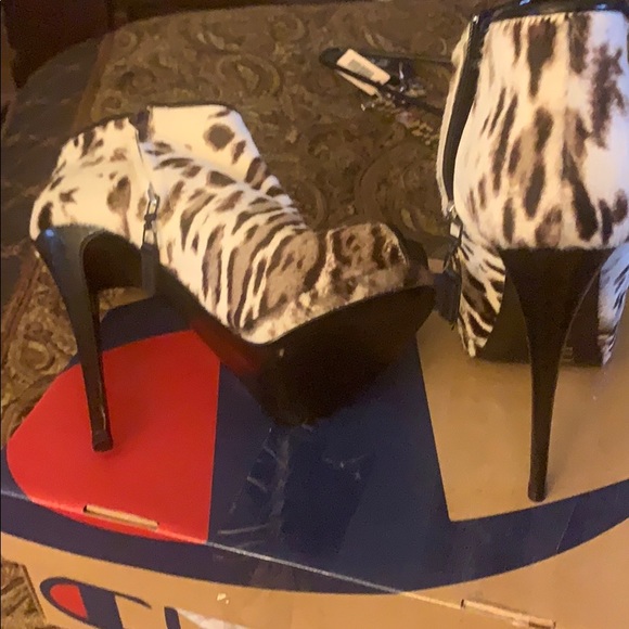 Shoes - Picture 4 of 4